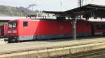 Eine BR 112 mit Modus Wagen ist auf Gleis 9 in W�rzburg eingefahren und f�hrt um Minute 35 wieder zur�ck nach Frankfurt.