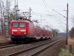 Ohne Kontrollziffer kommt hier die 112 108 mit dem RE2 von Cottbus nach Berlin Gesundbrunnen in Ragow vorbei.