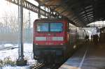 112 158 hat den RE7 in die historische Halle des Bhf's Krefeld geschoben.