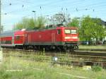 112 121 schiebt ein RE im Bahnhof Eisenh�ttenstadt.19.04.07