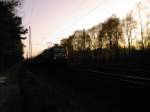 Gegenlichtbild: RE 92096 - RE 2 nach Schwerin �ber Rathenow entschwindet dem Sonnenuntergang in Richtung hohem Norden(13.04).Die f�hrende Lok war 112 136-6.