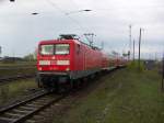 112 117-7 bei der einfahrt in Berlin Sch�nefeld Flughafen am 27.4.05