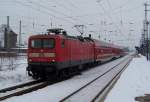 112 184-7 mit einem RE2 von Berlin Gesundbrunnen nach Cottbus �ber Vetschau, bei der Ausfahrt aus dem Bahnhof von L�bbenau/Spreewald.
