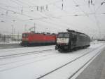 Hier ES64 F4 211 und im Hintergund 112 133-4 mit einem RE3 von W�nsdorf-Waldstadt nach Stralsund, diese beiden Triebfahrzeuge standen am 24.1.2010 in Angerm�nde.