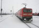 Hier 112 104-5 mit einem RE3 von W�nsdorf-Waldstadt nach Stralsund, bei der Ausfahrt am 14.2.2010 aus Angerm�nde.