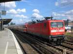 BR 112 als RE2 nach Rathenow f�hrt vorbei am Bahnhof Berlin Warschauer Stra�e.(25.7.2010)