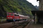 Das ist das Ende der einstmals so formsch�nen und schnellen E 112  vor einem Regional Zug der an jeder M�lltonne h�lt.