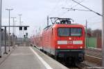 112 123 mit dem RE2 (RE 37411) nach K�nigs Wusterhausen aus Stendal kommend bei der Einfahrt in den Bahnhof Rathenow.