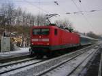 112-172 durchf�hrt am eiskalten Nachmittag des 27.1.06 mit ihrem IRE Stuttgart - Karlsruhe den Bahnhof Ersingen und wird gleich in den 180m langen Ersinger Tunnel einfahren.