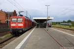 Auf Gleis 1 in Rathenow steht die 112 182 mit dem RE2 (RE 37385) nach K�nigs Wusterhausen.