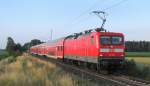Als erster Zug kam kam uns mit dem Kollegen Alexander Wiemer, mit dem ich die Tour bestritt, der leicht versp�tete RE5 nach Stralsund mit 112 185 vor die Linse.