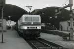 Die neue Reichsbahn - E-Lok 212 001 befindet sich in der Betriebserprobung und bespannt D-Z�ge in der Relation Erfurt-Berlin.