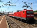 112 132-6 mit RE nach Hannover im Bf Fallersleben (bei Wolfsburg) am 21.07.2010