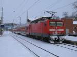 Seit ein paar Tagen schon ist 112 133 auf R�gen im Einsatz.So auch am 02.Februar 2012 als Sie den RE 13011 Rostock-Sassnitz aus Bergen/R�gen schob.