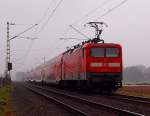 Kurz hinter dem B� Str�mper Weg ist die 112 159-9 mit einer RE nach Krefeld zu sehen am 10.3.2012