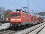 RE 13010 Sassnitz-Rostock erreichte,am 21.April 2012,mit der Rostocker 112 118 und Rostocker Dostos,Bergen/R�gen.