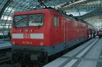 Berlin neuer Hbf oberste Ebene, 112 124-3 im Schiebebetrieb 11.06.06