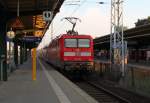 Der RE 4365 von Rostock Hbf nach Berlin S�dkreuz verl��t gerade den Bf Oranienburg.