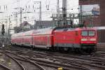 112 137 als Schublok hinter RE 7 nach Krefeld bei der Ausfahrt aus K�ln Hbf.