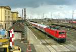 112 140 mit EC 177  Porta Bohemica  (Hamburg–Prag) am 13.04.2001 in Wittenberge