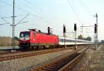 112 101 mit IR 2134 (Stralsund–Hamburg-Altona) am 12.10.1996 in B�chen