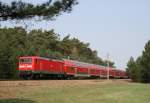 112 112 mit RE 18312 (Elsterwerda–Stralsund Hbf) am 22.04.2013 zwischen Gol�en (Niederlausitz) und Klasdorf