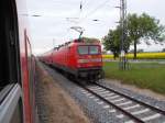 Während mein Zug weiter Richtung Berlin fuhr,schob 112 184 ihren RE,am 23.Mai 2015,nach Stralsund aus der Station Klein Bünzow.