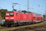 Die Dortmunder 112 134-2 mit RE 18590 von Berlin Hbf(tief)nach Warnem�nde bei der Einfahrt in Warnem�nde.26.09.2015