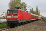 112 102-9(Cruise Train Berlin)mit Sonderzug 13290 von Warnem�nde nach Berlin-Ostbahnhof bei der Durchfahrt am 04.05.2016 im Haltepunkt Rostock-Holbeinplatz