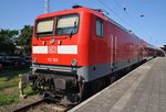 112 165 steht am 27.8.2016 mit RE18490  Warnemünde-Express  von Berlin Hauptbahnhof (tief) in Warnemünde.