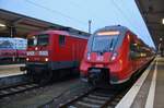 112 124 trifft am 12.2.2017 mit dem RE3 (RE3303) von Pasewalk nach Berlin Gesundbrunnen in Berlin Lichtenberg auf 442 325-7 als RB14 (RB93609)  Airport-Express  nach Berlin Schönefeld Flughafen.
