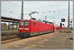 Die 112 164 schiebt am 13.04.07 einen RE11  RHEIN-HELLWEG-EXPRESS  von Paderborn Hbf nach Dsseldorf.
