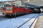 112 145-8 wartet am 3.3.2018 mit dem RE8 (RE21411) von Lübeck Hauptbahnhof nach Hamburg Hauptbahnhof im Startbahnhof auf Abfahrt.