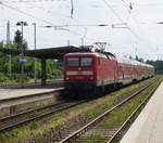 112 188 mit dem RE5 nach Stralsund am Haken am 17.06.2018 in Neustrelitz.