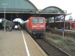 BR 112 163-1 schiebt den RE4  Wupper Express  von   Mnchengladbach,ber Wuppertal-Hagen-Witten nach   Dortmund Hbf.