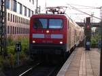 Die BR 112 123-5 und 5 RE160 Wagen fahren gerade in Potsdam Hbf ein.