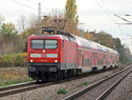 112 104 als RE  5 nach Stralsund bei der Einfahrt am 23.10.2022 in den Bahnhof Dabendorf.