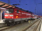 112 183 mit RE 4365(Rostock-Elsterwerda)kurz vor der Ausfahrt um 16.34 Uhr im Rostocker Hbf.10.12.2022