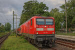 112 179 mit einer RB 81 Hamburg Hbf - Bad Oldesloe im Bahnhof Bargtehaide am 8.8.2025