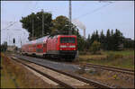 DB 112152-4 fährt hier am 6.10.2025 nach kurzem Halt in Lampertswalde um 9.42 Uhr als RE 14 weiter nach Hoyerswerda.