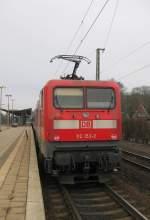 Heckansicht auf die 112 153-2 die gleich die RB 21374 nach Ahrensburg bringen wird.