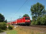 112 179-7 legt sich am 16.07.09 mit dem RE 21414 Hamburg Hbf - Lbeck Hbf kurz nach der Ausfahrt aus Bad Oldesloe in eine leichte Rechtskurve, beschleunigt nun auf 140 km/h und wird in 6 Minuten