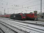 Hier links Re481 002-4 und rechts 112 123 mit einem RE3 von Schwedt/Oder nach Elsterwerda, bei der Einfahrt am 8.1.2010 in Angermnde.