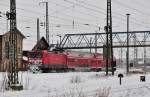 112 114 verlt den Bf Stralsund mit ihrer Kurz-RE am 10.02.2010