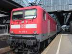 112-172 schiebt ihren IRE nach Stuttgart, Karlruhe Hbf 9.8.2005 man glaubt es kaum aber hier fahren noch Interregios nicht mit 101er oder 120er sondern 112er.
