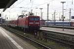 112109 fährt mit einem Dosto am 13.02.2014 um 10.48 Uhr in Stralsund ein.
