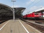 Während Baumaßnahmen auf der Hohenzollernbrücke wurde die Linie RE 7 am Wochende über die S-Bahngleise in Köln umgeleitet. Hier zu sehen 112 036 am 12.4.14 bei der Ausfahrt aus  Köln Hbf  Richtung  Köln-Messe/Deutz 