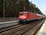 Am 7.April 2006 erreicht ein RegionalExpress der RE1 nch Frankfurt(Oder) den Bahnhof Fangschleuse.