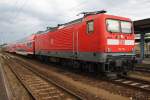 Hier 112 110 mit einer RE1-Garnitur, abgestellt am 25.7.2015 in Cottbus.