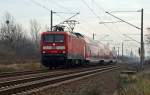 Mit einem RE aus Leipzig nach Magdeburg durchfährt 112 139 am 15.12.15 Greppin Richtung Dessau.